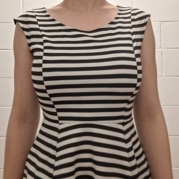 Lovely Day black and white striped mini dress size S - Picture 6 of 7